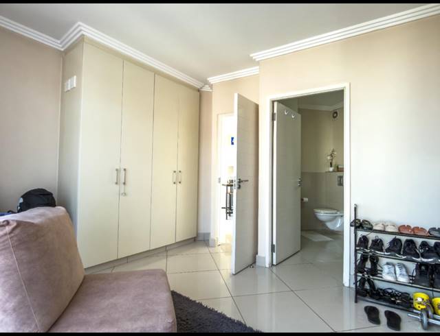 2 BEDROOM APARTMENT FOR SALE IN UMHLANGA RIDGE